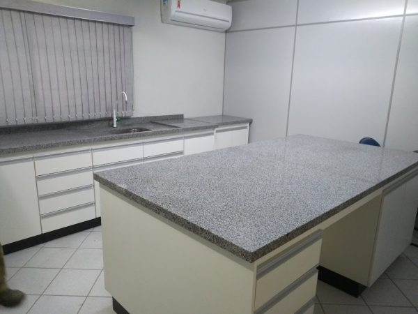 Bancada Central Sievom Mobiliario Tecnico para Laboratorio